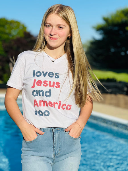 Loves Jesus Graphic Tee